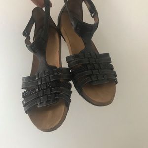 Easy Spirit black sandals